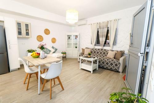 Cycladic Home On The Hill With Beautiful Views!!