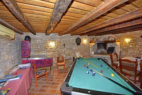 Hostal Holiday House Lena