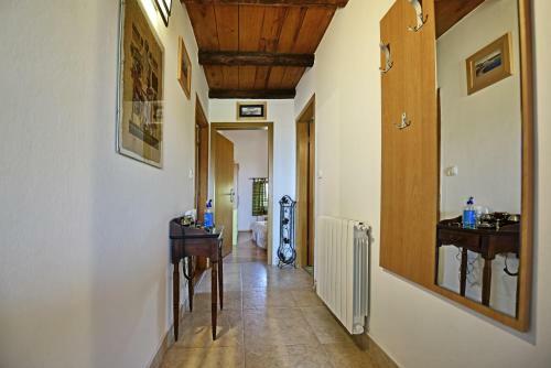 Hostal Holiday House Lena
