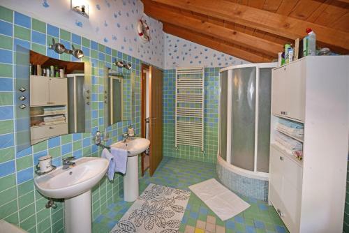 Hostal Holiday House Lena