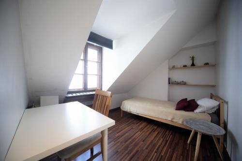 Old Town Apartment With Balcony & Terrace