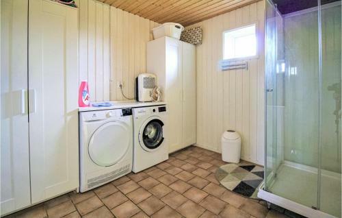 Stunning Home In B�stad With Wifi And 3 Bedrooms