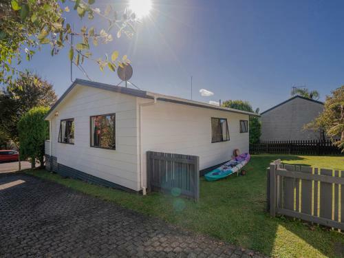 Seashells Bach - Whangamata Holiday Home