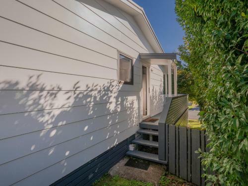 Seashells Bach - Whangamata Holiday Home