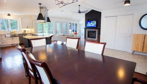 Luxury Mountain Lodge, 3-bed 3-bath, A Min To Lake