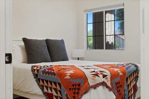 Cheerful Resort With Mountain View, Pool And Spa