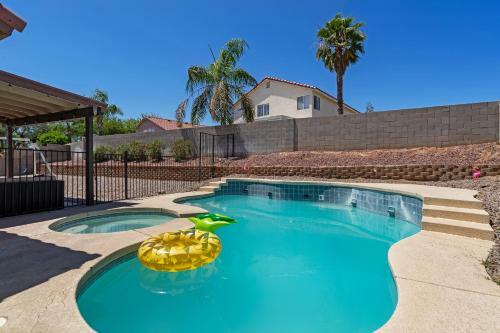 Cheerful Resort With Mountain View, Pool And Spa