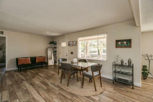 Mid-century Melrose 3bdrm Vintage Vibe With Pool