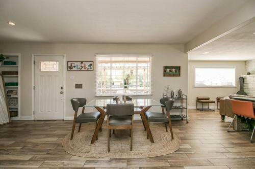 Mid-century Melrose 3bdrm Vintage Vibe With Pool