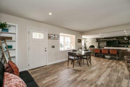 Mid-century Melrose 3bdrm Vintage Vibe With Pool