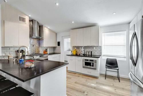 Modern And Comfy 3 Bdrm Near Melrose District