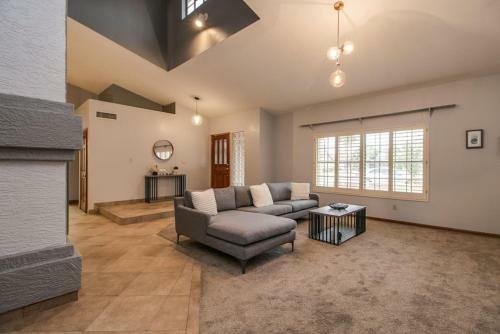 North Scottsdale 4 Bdrm Vacation Sanctuary With Pebble Tech Pool
