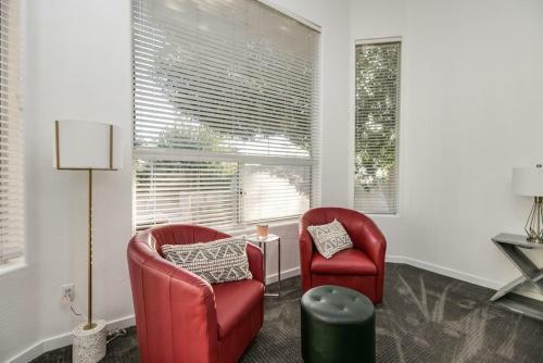 Amazing 4 Bedroom Retreat With Heated Pool