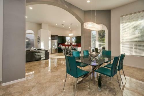 Amazing 4 Bedroom Retreat With Heated Pool
