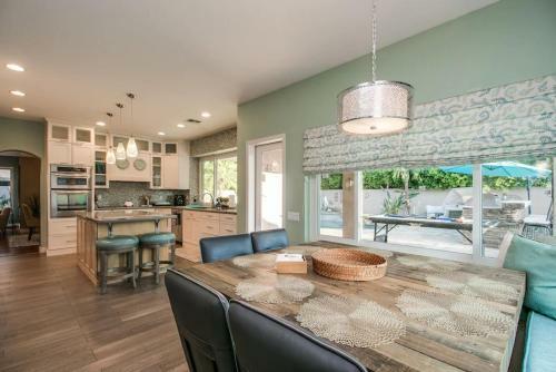Luxe Scottsdale Home Wpool, Spa, & Tesla Charger