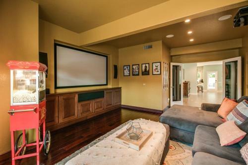 Luxe Scottsdale Home Wpool, Spa, & Tesla Charger