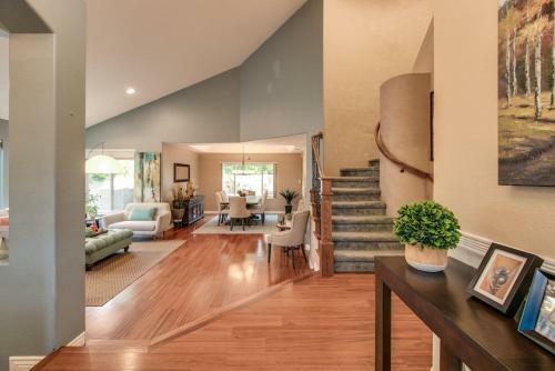 Luxe Scottsdale Home Wpool, Spa, & Tesla Charger