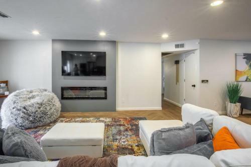 Stylish Resort-style Must See Home With Pool