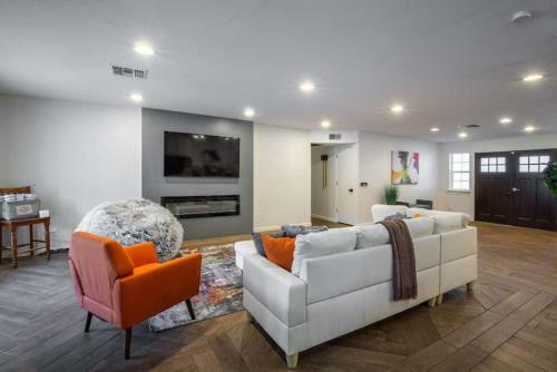 Stylish Resort-style Must See Home With Pool