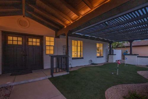 Stylish Resort-style Must See Home With Pool