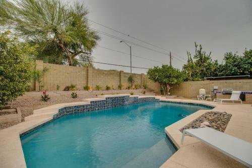 Newly Renovated 4 Bedroom Retreat Wpool