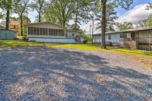 Cute And Cozy Greers Ferry Lake Abode With Deck!