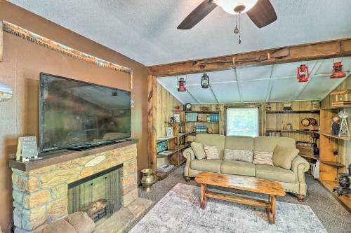 Charming Cabin In Mountain View With Fireplace!