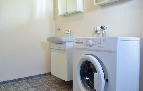 Awesome Home In F�rjestaden With 2 Bedrooms