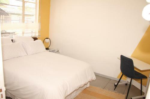 Lovely 1-bedroom Flat In A House In Germiston