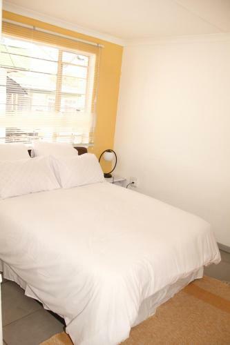 Lovely 1-bedroom Flat In A House In Germiston