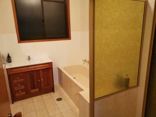 Authentic Canberra Suburban Living, Close To City