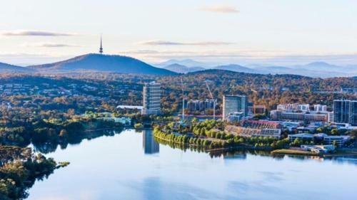 Authentic Canberra Suburban Living, Close To City