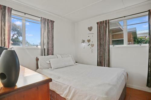 Pio Beach Shack - Bowentown Holiday Home