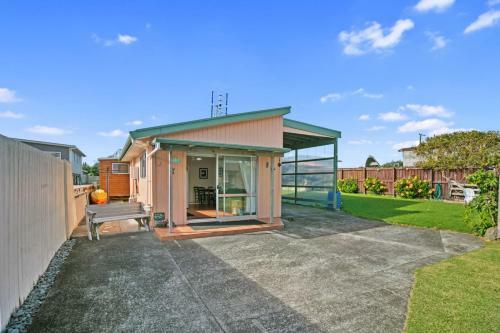 Pio Beach Shack - Bowentown Holiday Home