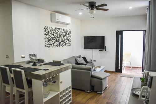 Apartamento Departamento En Zona Dorada !