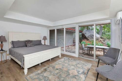 Hilltop Retreat, Main House