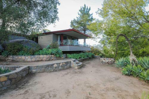 Hilltop Retreat, Main House