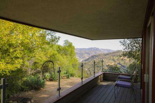 Hilltop Retreat, Main House
