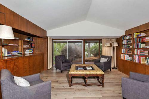 Hilltop Retreat, Main House