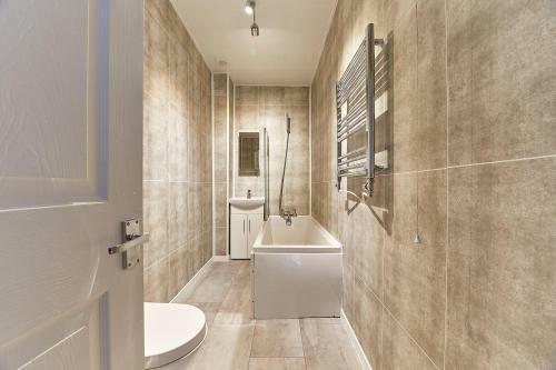 Modern 5 Bed House In Blyth