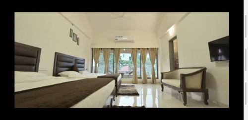 The Retreat-glasshouse 4bhk Villa