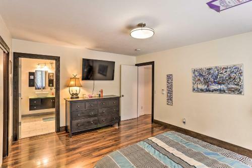 Vibrant Weaverville Escape With Deck And Creek!