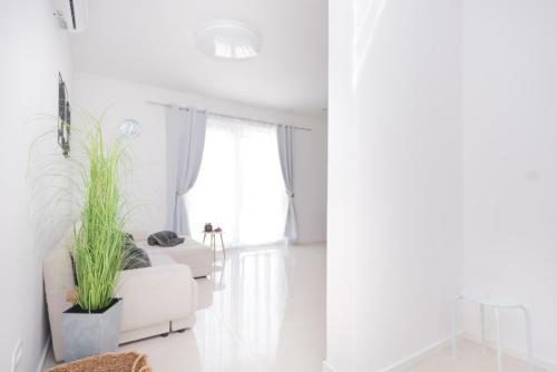 Inviting 2-bed Apartment In Podstrana