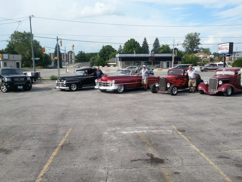 Canadiana Motel