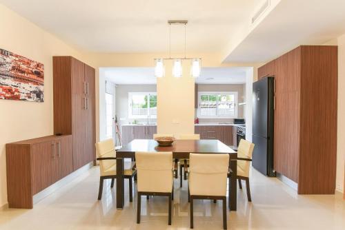 Villa Emilia R167