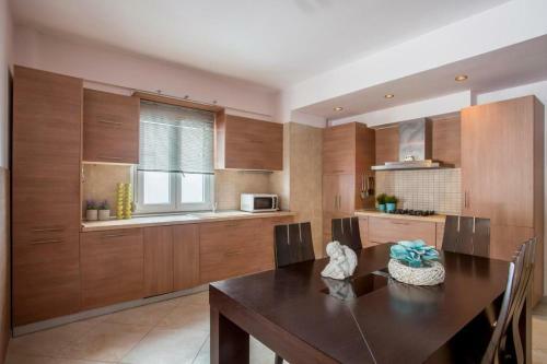 Sea La Vie Apartment