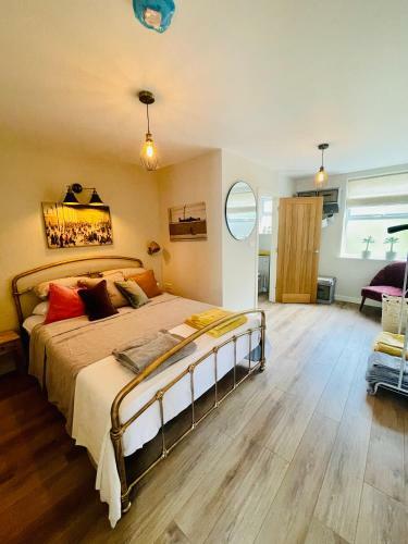 The Art Attic A Stylish Boutique Apartment
