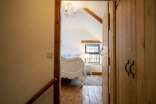 Threp'nybit Cottage