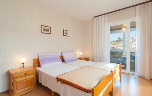 Stunning Apartment In Splitska W/ 1 Bedrooms