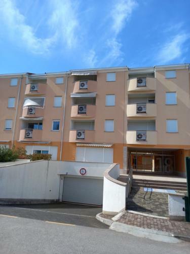 Apartamento App Petre-3 Floor